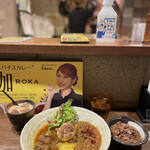 SPICY CURRY 魯珈 - 右側が魯珈キーマ（限定）、左側がマトンカレーです♪