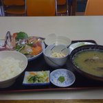 水産食堂 - お刺身定食特大アサリの味噌汁付