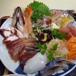 水産食堂 - お刺身定食の刺身盛り、、刺し盛り単品なら600円でこの刺身を頂けます、、奇跡です
