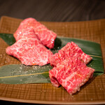 焼肉うしやま - 黒毛和牛雌牛赤身2種 　うしやまオリジナルのお塩で