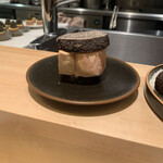 銀座 大石 - 黒トリュフとフォアグラ　パイ包before