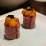 焼肉専科　肉の切り方 - 炙り巻き寿司