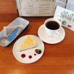 くじら珈琲 - 深煎りブレンド＆チーズケーキ（12/26）