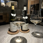 ad hoc  - 白と思えない存在感がある美味しさ(^^)