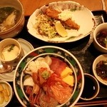 【宇佐川水産】●海鮮丼(昼定食)