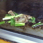 ホルモン料理専門處 利根屋 - （2013年5月31日）この日もおまかせで先ずはコウネ