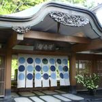 暖簾が印象的な玄関＠2013/5