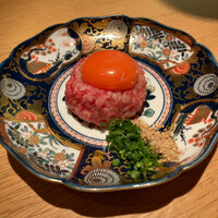 肉亭ふたご iki 新宿店 - 粋なユッケ