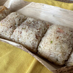 味幸 - 京味イズムの俵型のおにぎり