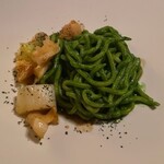 ランテルナマッサ - タリオーニ（卵パスタ）、ツブ貝、焼き葱、黒キャベツ、ケール