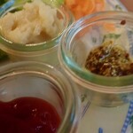 PEACE CAFE & STORE - 「ベジチーズバーガー」ポテサラにはアマランサスが入ってたらこのよう