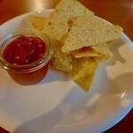 PEACE CAFE & STORE - 「タコスチップ」こちらはオーソドックスなのに思えましたミャ。サルサはピリッと