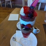 クリクリ - ３種のチョコとベリーのパフェ¥1100(~2023.1.9)