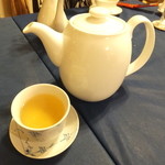 中国料理 石本 - 〆に落ち着くジャスミンティー。ポットでたっぷりいただきました。