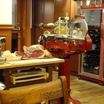 これからハムをスライスします