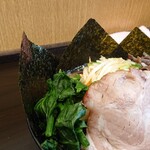 横浜家系ラーメン 蓮 - 野菜♪こんもり