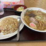 いとう食堂 - ラーメン半チャーハンセット