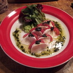 天 - トマトとモッツァレラのサラダ