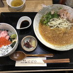 Suzuya - 三食丼とおろしそばのセット1400円