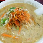 進来軒 - みそラーメン(七味唐辛子いっぱい)