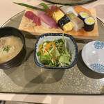 Hakata Tarou Sushi - にぎり寿司950円