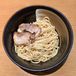 ラーメン炙り - 辛つけ麺 ¥900 の麺