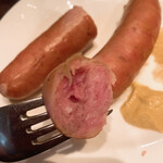 キッチン サカナヤ - このプリッとした食感とソーセージの旨味がビールを進めます