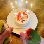 パティスリー プラン - お兄ちゃんの、チビも参加してローソクの火を消します