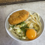 手打うどん たむら - あつ大、生卵、コロッケ