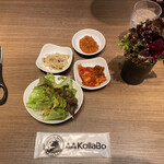 焼肉・韓国料理 KollaBo - ハサミで切りながら戴く