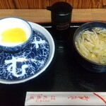 武蔵屋食堂 - カツ丼（牛）と半素ラーメン