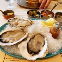 レストラン アルティザン（restaurant Artisan） - 大きな牡蠣！カクテルソースは大人仕様