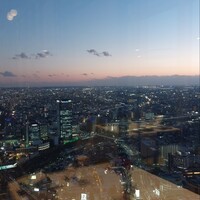 ワインラウンジ＆レストラン セパージュ 名古屋店 - この景色の移り変わりは素敵です。でも景色が横はない。せめて椅子などをずらして、セッティングを正面にしてもよかったのでは？