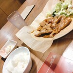 神戸六甲道ぎゅんた - ランチ　しょうが焼き定食　全景