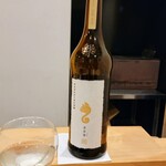 勢麟 - 新政白麹仕込純米亜麻猫第13世代、秋田県、クエン酸を多く産出する白麹で醸し、トロリとした酸味、後から甘味もあり甘酸っぱい御酒