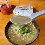 ラーメン大将 - スープ、すりごま入れたあとです(･_･;