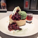 Iemon Kafe - 抹茶あずきのスフレパンケーキ