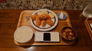 Yo-shoku OKADA - ●岡山県産大粒カキフライ定食　1,580円
　（3Lサイズが5個）