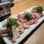 Jukusei Yakiniku To Kurafuto Biru Kadoushi - 左からハツモト、タン下、上ミノ