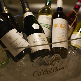 ワインと日本酒や焼酎、オリジナルカクテルも多彩にご用意