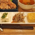 ATSUMI食堂 - 信州三元豚 太郎ぽーく 味噌漬け定食に付く副菜