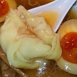 春木屋 - わんたん麺の、しっかり餡があり、厚さがある皮でも食感が良い雲呑(R4.12.28撮影)