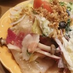 ブロンコ ビリー - 石狩鍋風　鮭といくら紅白大根サラダ　(いくらはいずこ？)