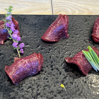 菅乃屋 銀座通り店 - ロース 馬刺し