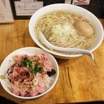 塩そば専門店 桑ばら - ネギトロ丼と全粒粉平打ち麺の塩かけそばの定食