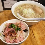 塩そば専門店 桑ばら - ネギトロ丼と全粒粉平打ち麺の塩かけそばの定食