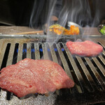 黒毛和牛焼肉 白か黒 - 