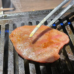 黒毛和牛焼肉 白か黒 - 