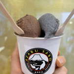 麻布茶房 北海道アイスクリーム - チョコレートと黒ごま