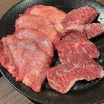 黒毛和牛焼肉 白か黒 - 